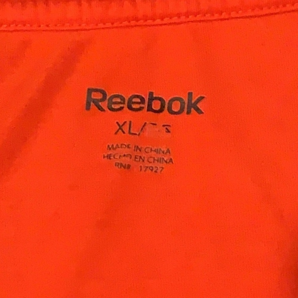 (2) Classic Reebok T-shirts 🔹🔺 - Picture 11 of 11